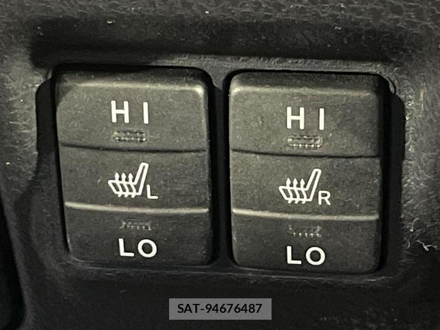 Toyota NOAH 2021-06 7796870-3