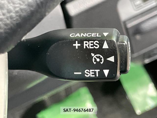Toyota NOAH 2021-06 7796870-6