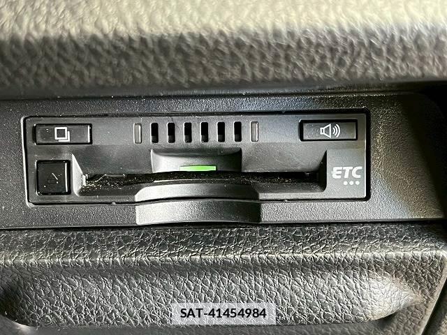 Toyota NOAH 2019-10 7797366-9