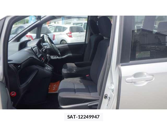 Toyota NOAH 2015-07 7797458-15
