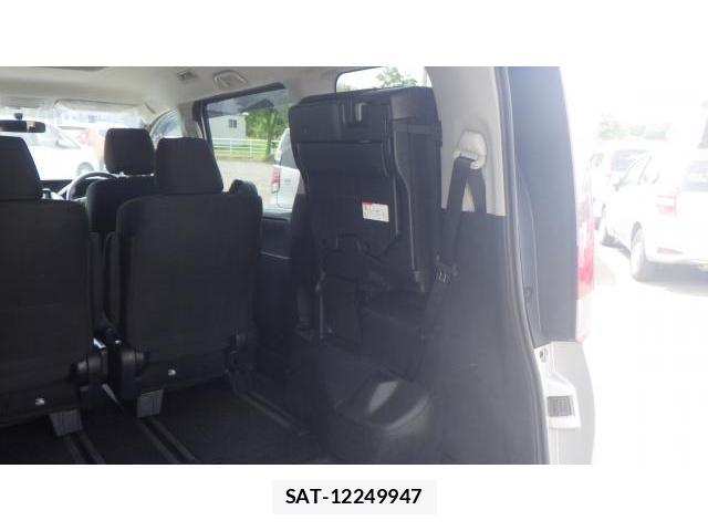 Toyota NOAH 2015-07 7797458-17