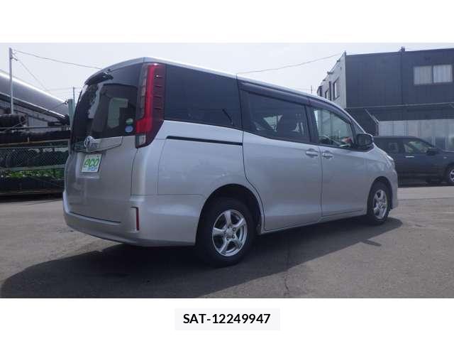 Toyota NOAH 2015-07 7797458-2
