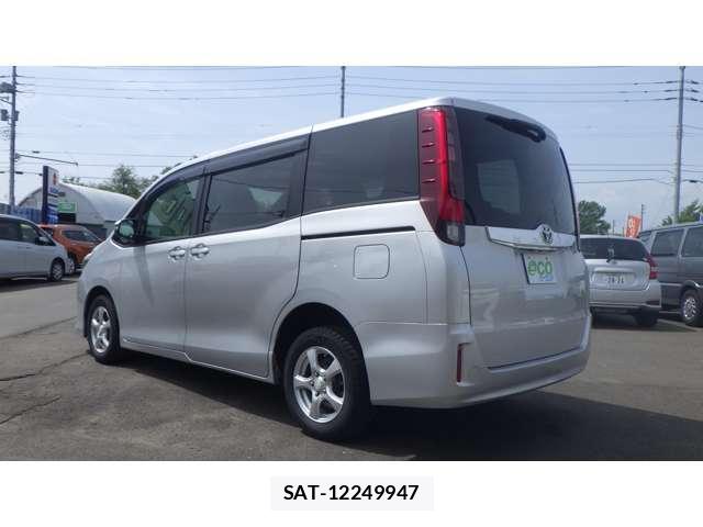 Toyota NOAH 2015-07 7797458-3