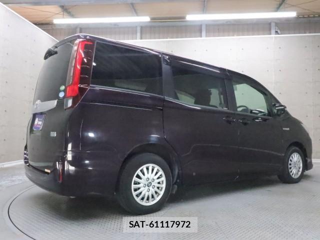 Toyota NOAH 2015-10 7797602-1