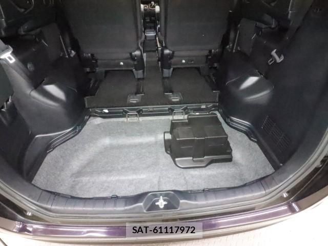 Toyota NOAH 2015-10 7797602-13