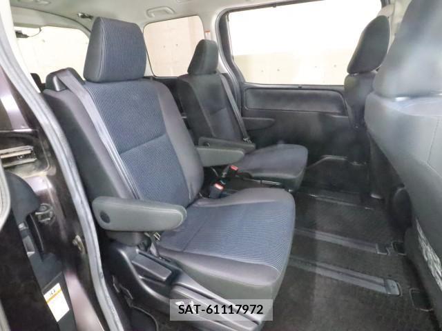 Toyota NOAH 2015-10 7797602-6