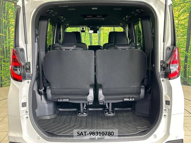 Toyota NOAH 2023-01 7797646-9