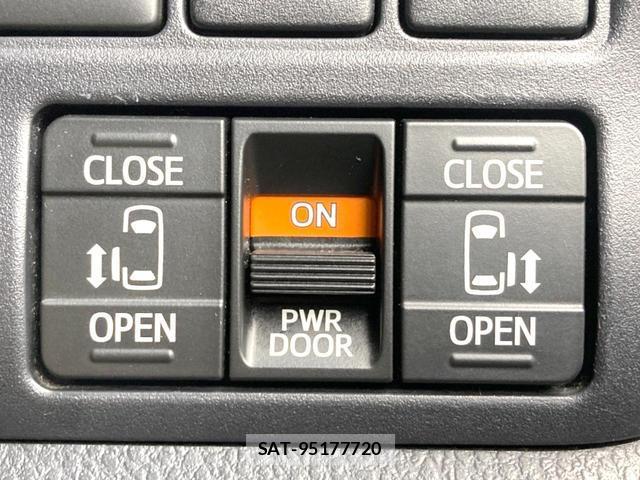 Toyota NOAH 2016-09 7798253-5