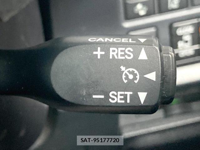 Toyota NOAH 2016-09 7798253-6