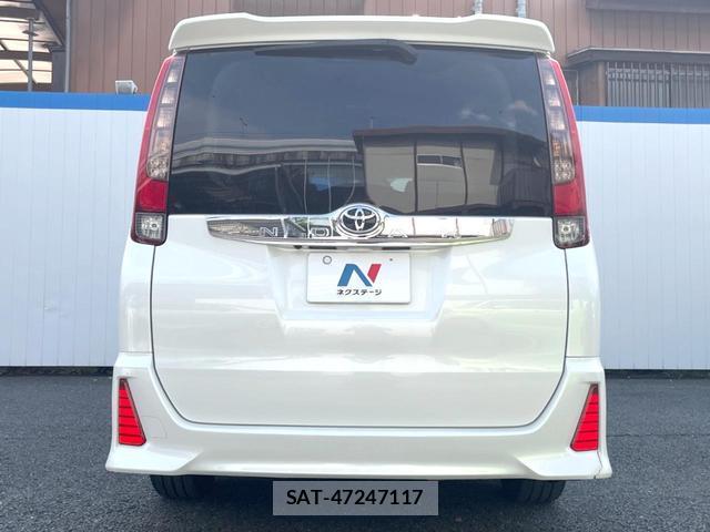 Toyota NOAH 2014-06 7798257-14