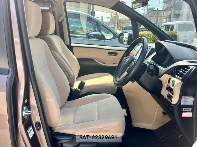 Toyota NOAH 2014-04 7798441-10