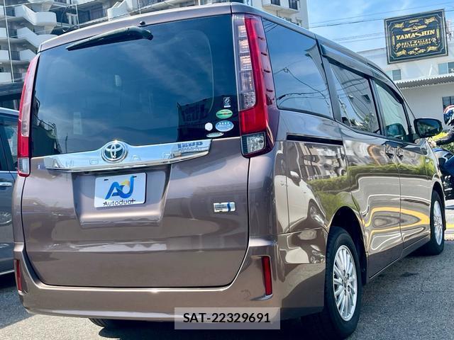 Toyota NOAH 2014-04 7798441-2