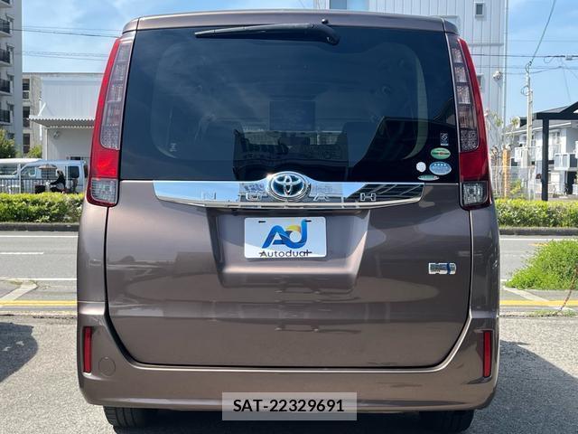 Toyota NOAH 2014-04 7798441-3