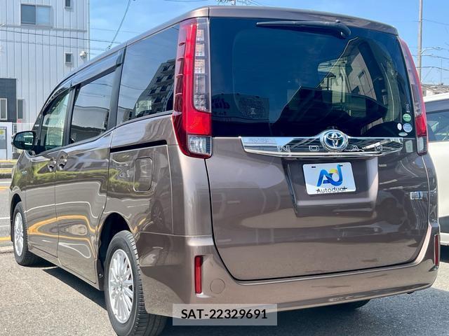 Toyota NOAH 2014-04 7798441-4