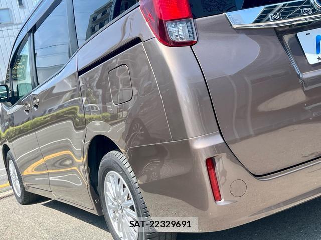 Toyota NOAH 2014-04 7798441-8