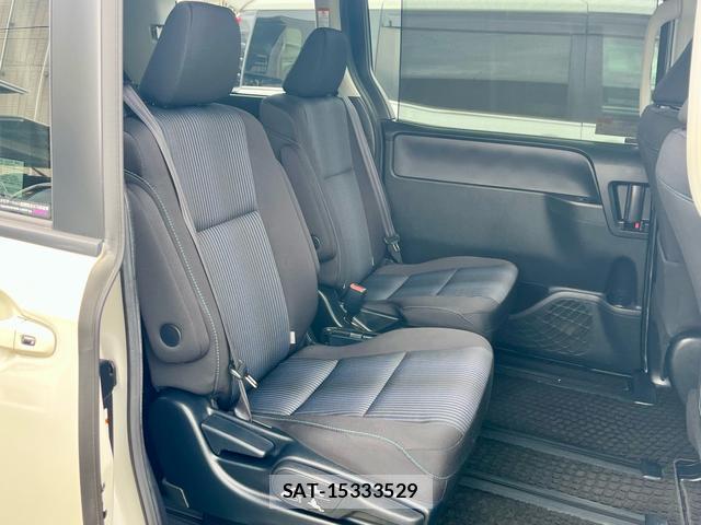 Toyota NOAH 2016-01 7798450-11