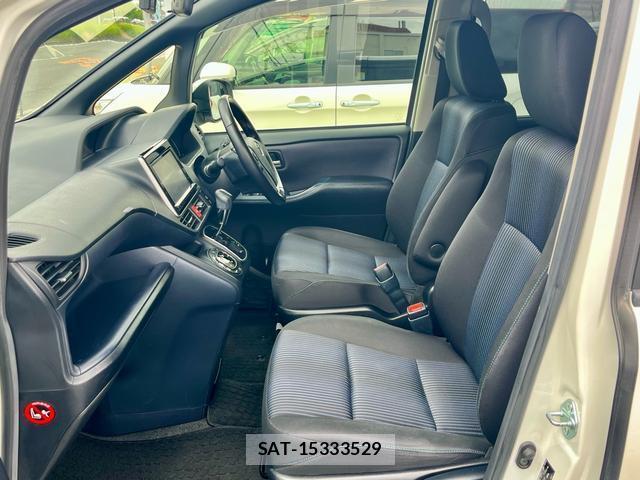 Toyota NOAH 2016-01 7798450-13