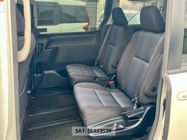 Toyota NOAH 2016-01 7798450-14