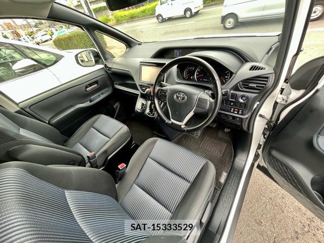 Toyota NOAH 2016-01 7798450-17