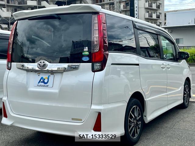 Toyota NOAH 2016-01 7798450-2