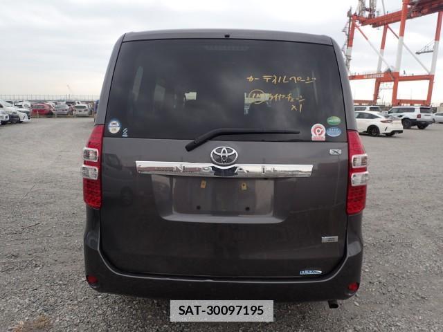Toyota NOAH 2012-06 7798890-1