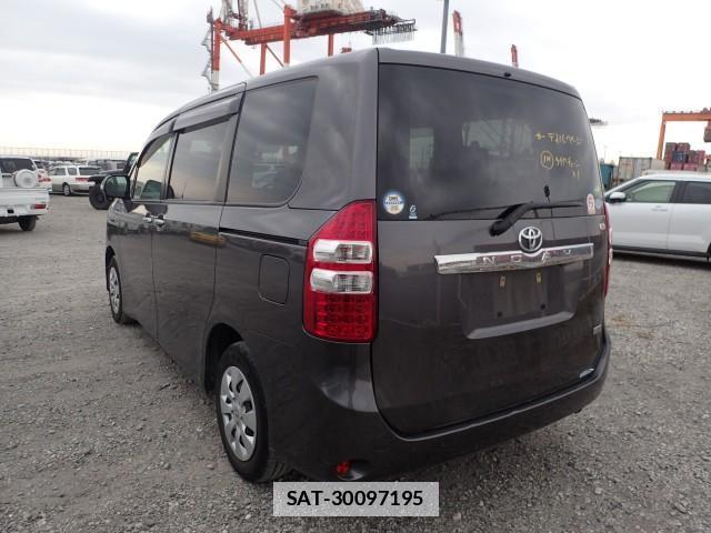 Toyota NOAH 2012-06 7798890-10
