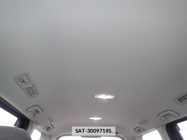 Toyota NOAH 2012-06 7798890-11