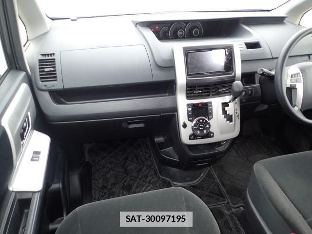 Toyota NOAH 2012-06 7798890-12