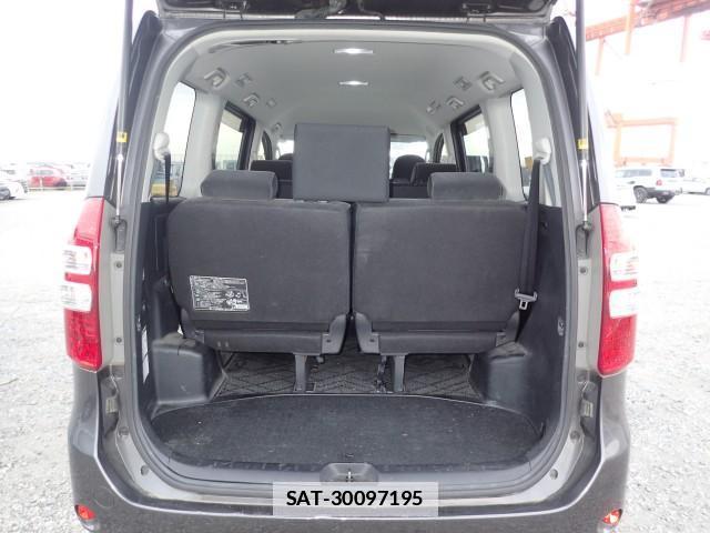 Toyota NOAH 2012-06 7798890-13