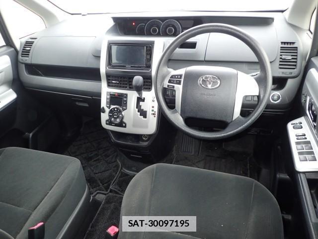 Toyota NOAH 2012-06 7798890-2