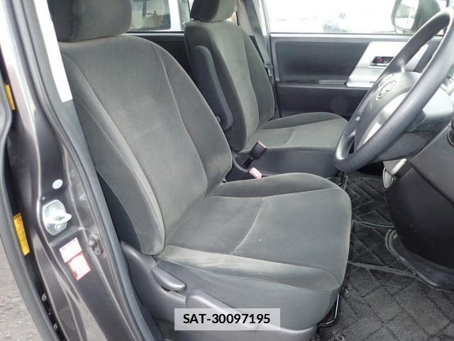 Toyota NOAH 2012-06 7798890-3