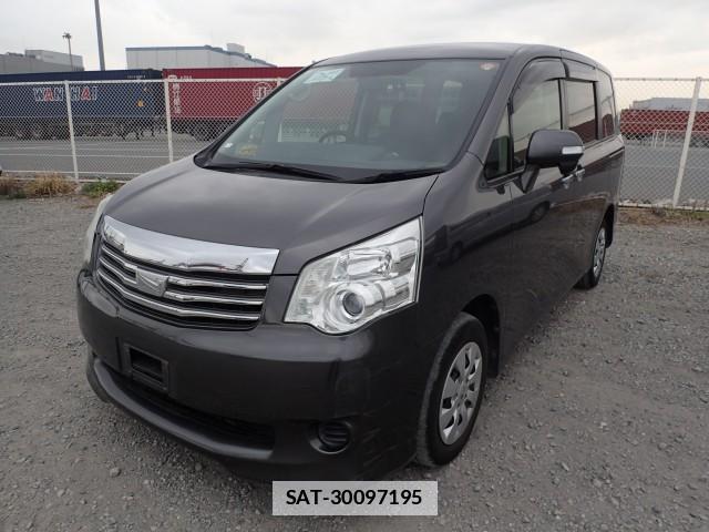 Toyota NOAH 2012-06 7798890-8