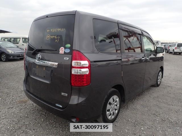 Toyota NOAH 2012-06 7798890-9