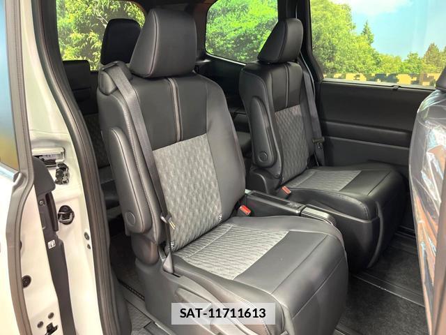 Toyota NOAH 2026-04 7799099-10