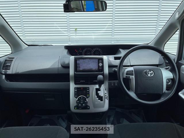Toyota NOAH 2011-04 7799177-1
