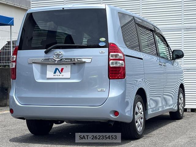 Toyota NOAH 2011-04 7799177-17
