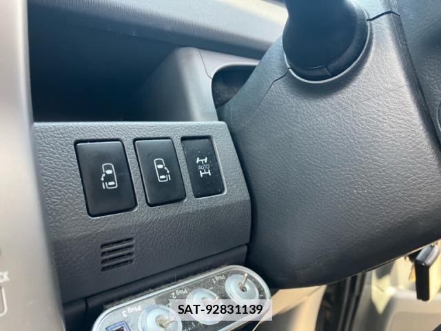 Toyota NOAH 2008-09 7799725-14