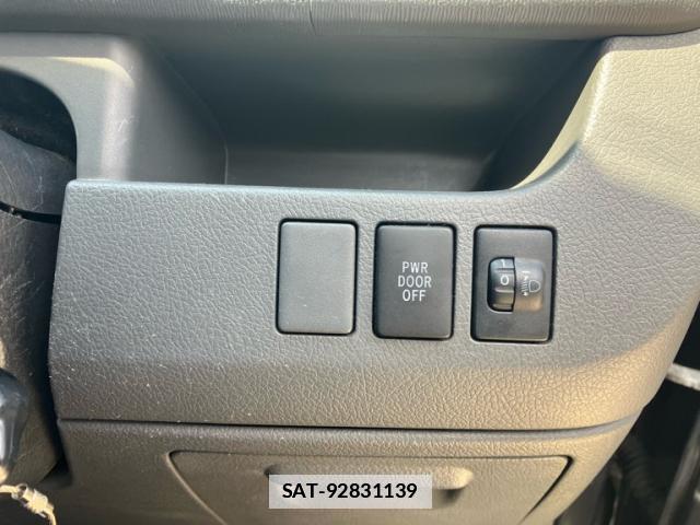 Toyota NOAH 2008-09 7799725-15