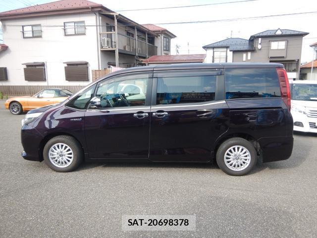 Toyota NOAH 2015-04 7799917-14