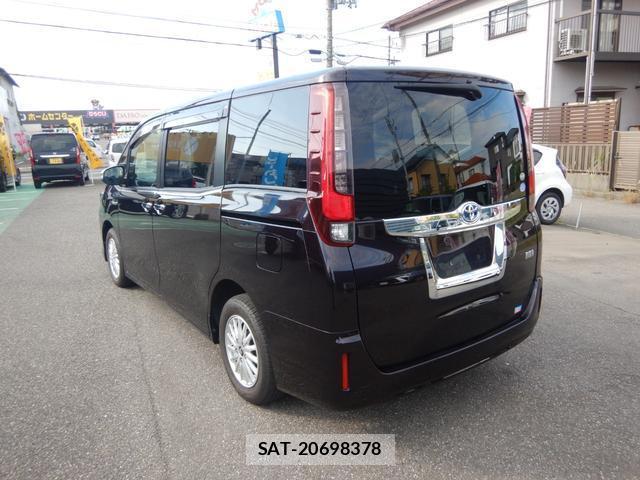 Toyota NOAH 2015-04 7799917-15