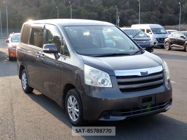 Toyota NOAH 2027-05 7799984-0