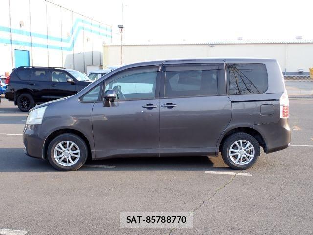 Toyota NOAH 2027-05 7799984-10
