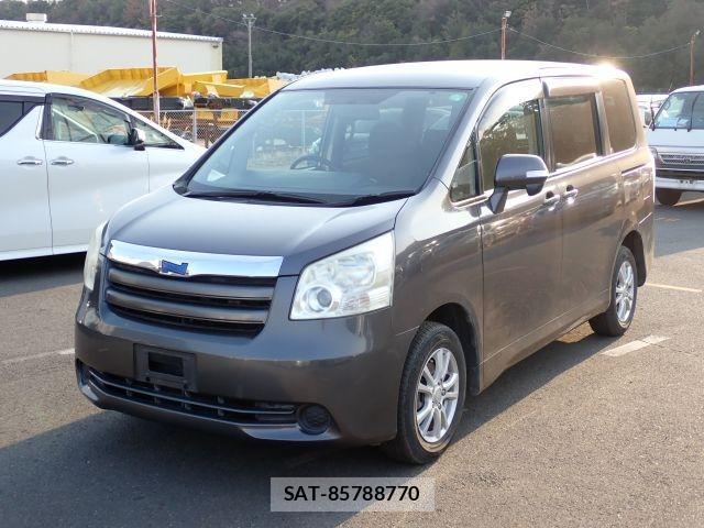 Toyota NOAH 2027-05 7799984-11