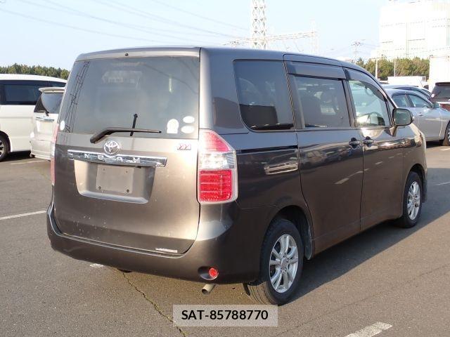 Toyota NOAH 2027-05 7799984-12