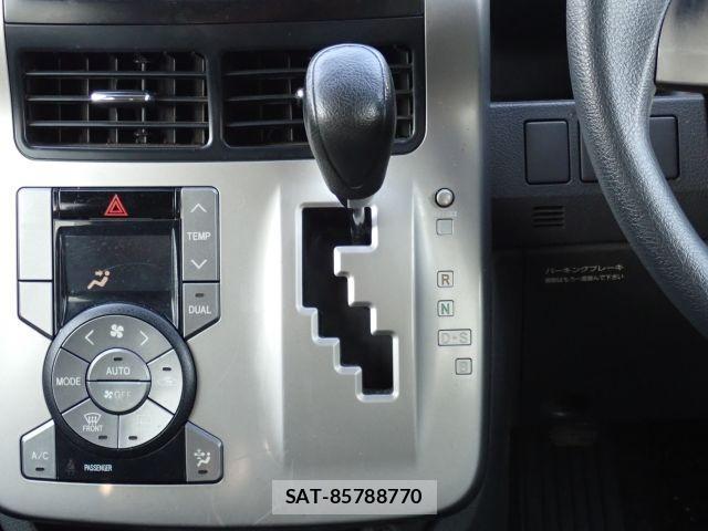 Toyota NOAH 2027-05 7799984-14