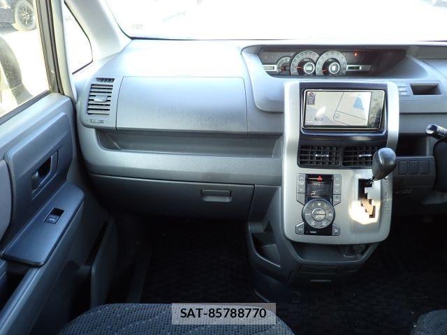 Toyota NOAH 2027-05 7799984-16