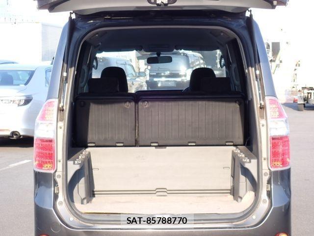 Toyota NOAH 2027-05 7799984-17