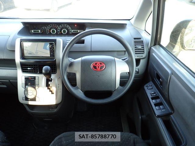Toyota NOAH 2027-05 7799984-2