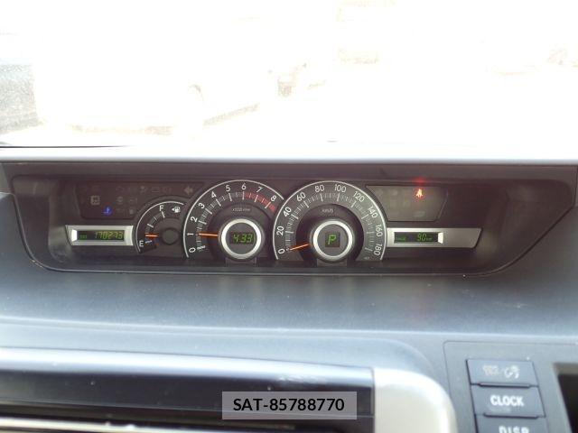 Toyota NOAH 2027-05 7799984-8