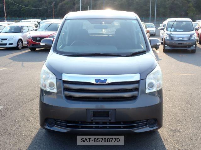 Toyota NOAH 2027-05 7799984-9